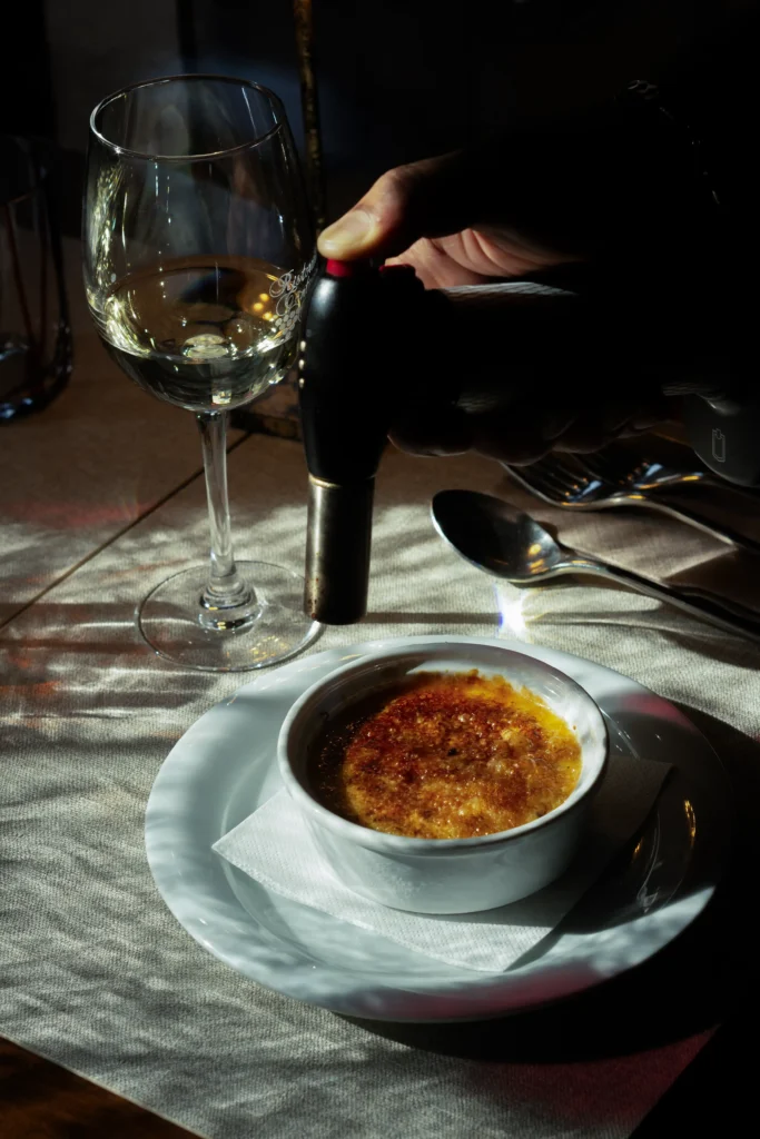 Crème brûlée, Dessert im Restaurant Cantinone Storico Venedig