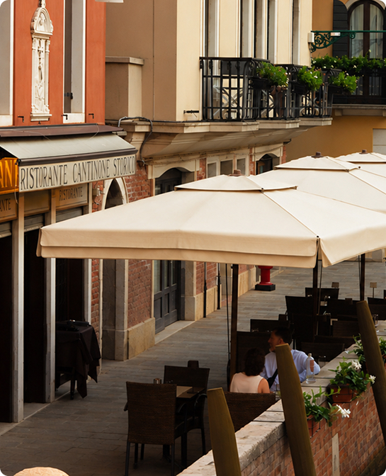 Facciata esterna e dehors del ristorante Cantinone Storico a Venezia, Dorsoduro